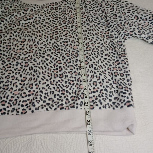 NWT Victorias Secret Leopard Print Crewneck Sweatshirt L/G White & Pink - Picture 10 of 10